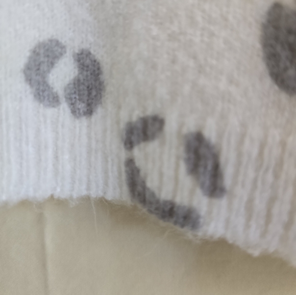 Sweater - Picture 4 of 6